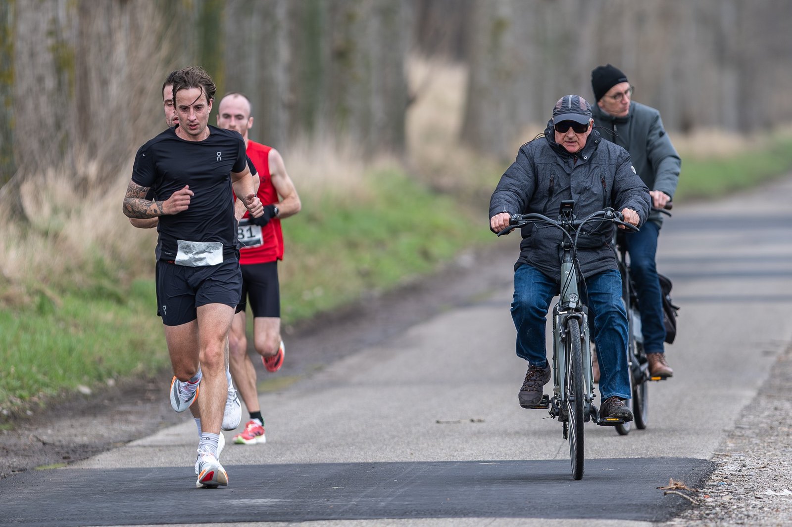 Halve marathon Axel 2026: Belgisch trio domineert in winderige polders
