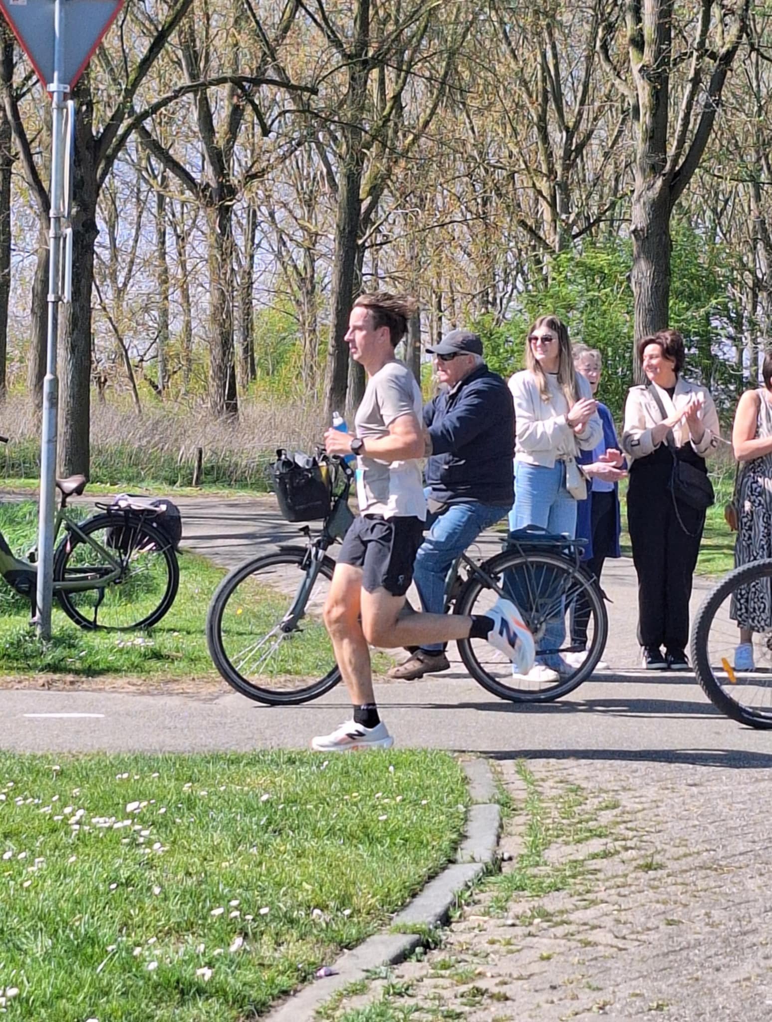 Gelletjes hardlopen: hoe kies en test je marathonvoeding zonder maagklachten of suikerdips?